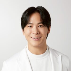 一般社団法人智萊会 NU CLINIC 代表医師、株式会社不老長寿研究所 代表取締役、株式会社CELLMEX 代表取締役 植倉 弘智（うえくら ひろとも）先生